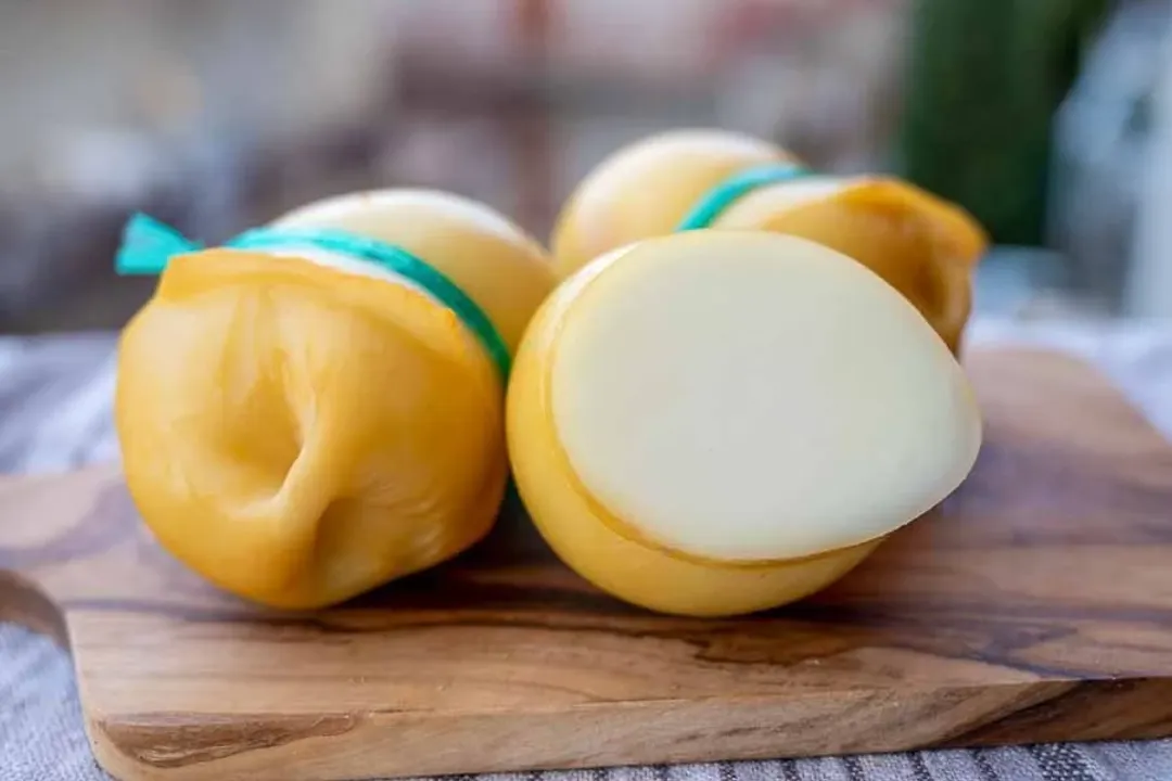 What foundational pairing balances the heat in Calabrian cuisine?