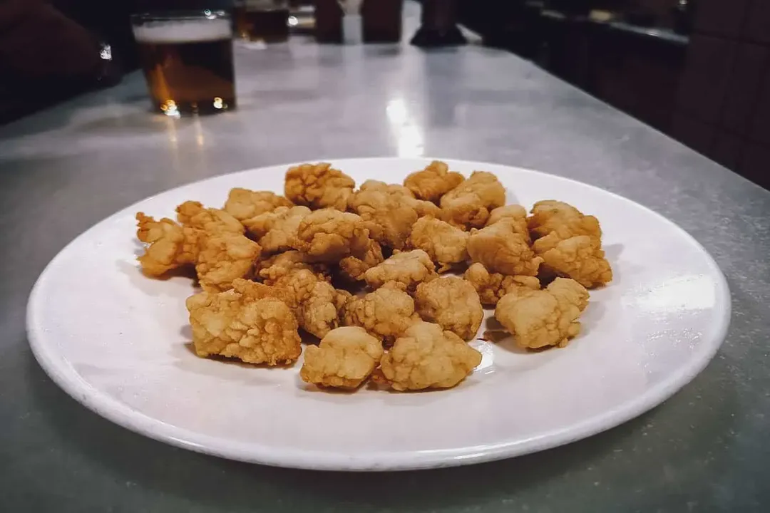 What is the tapas culture in Granada?, Free Food