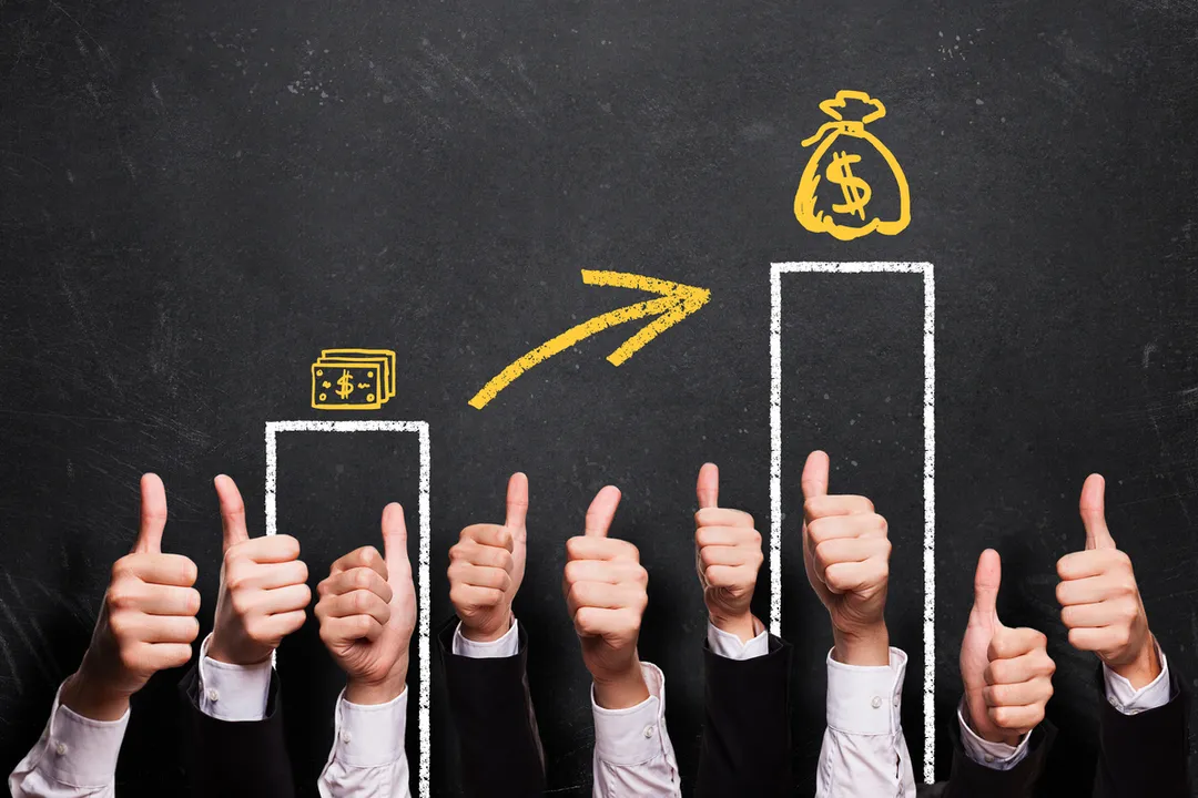 How Do HR Salaries Grow?, Market Dynamics