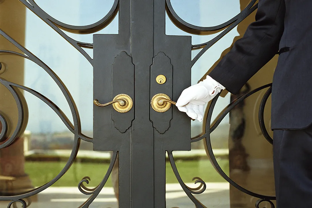 How Do Tips Work in Hospitality Careers?, Who Receives Tips