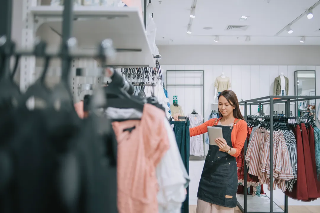 How Do You Switch Into Retail Management?, Entry Routes