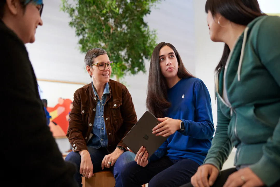 What Careers Are Available in Retail?, Corporate Tracks