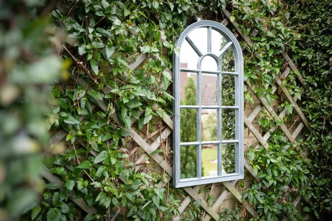 What Is a Career Lattice?, Ladder Contrast