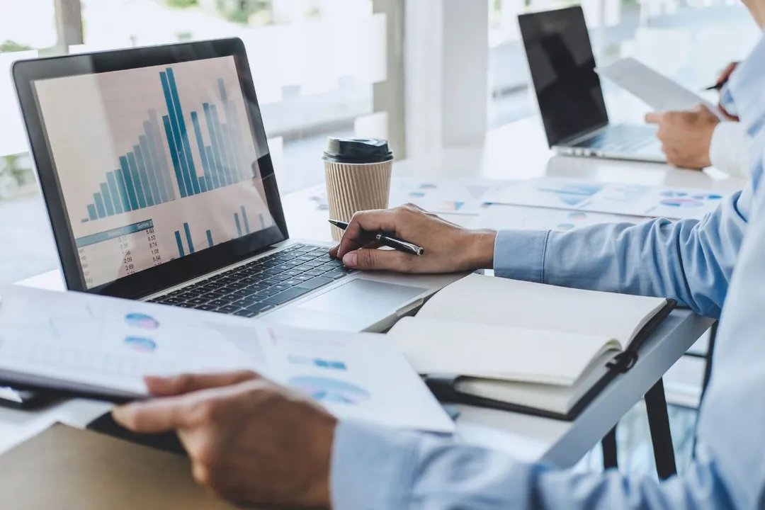 What roles exist in contract intelligence?