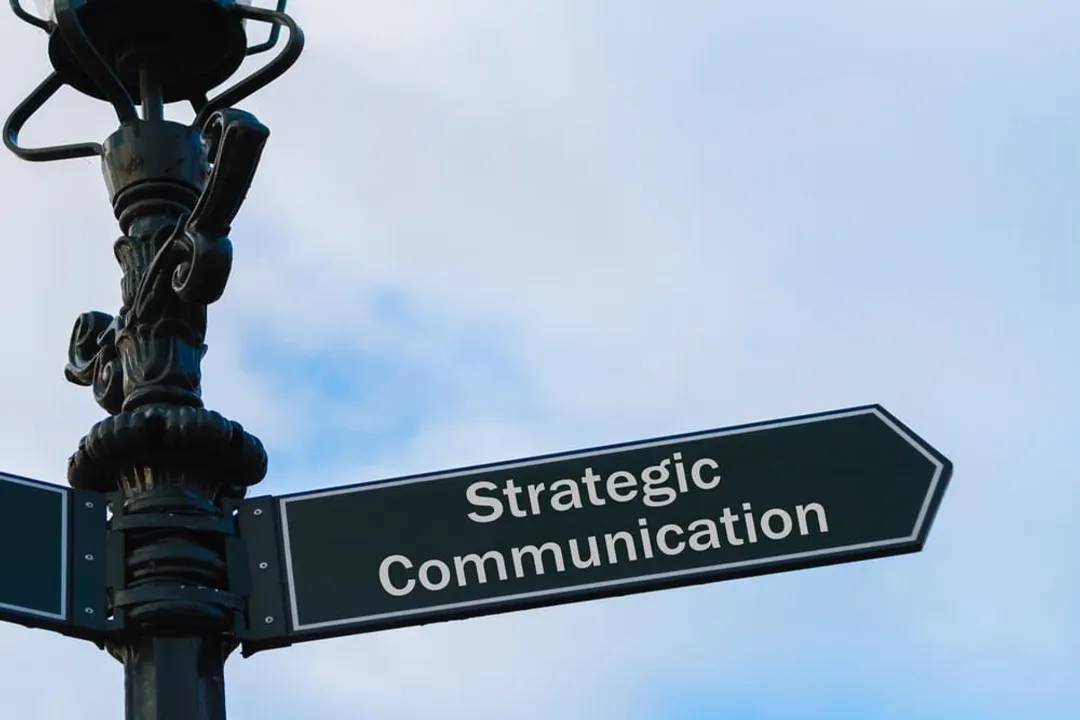 What roles exist in strategic communication analytics?