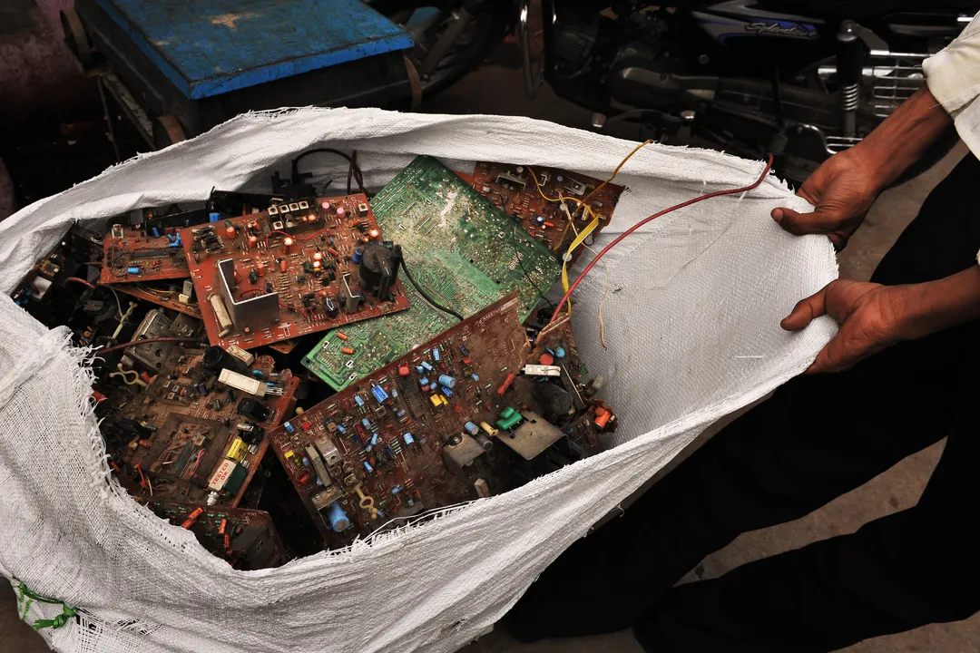 What roles exist in urban mining?