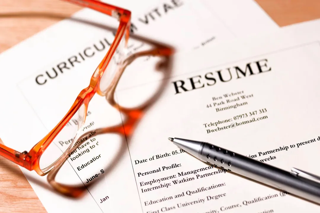 When Should I Update My Resume?, Knowledge Acquisition
