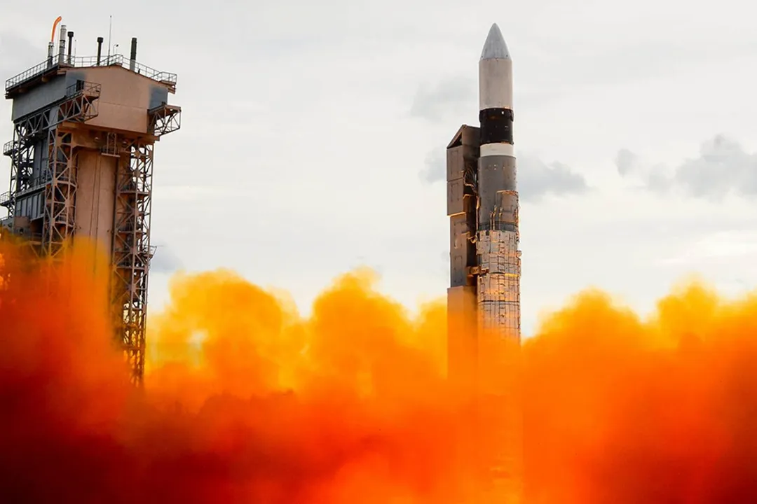 Into which two main categories is rocket propellant generally divided?