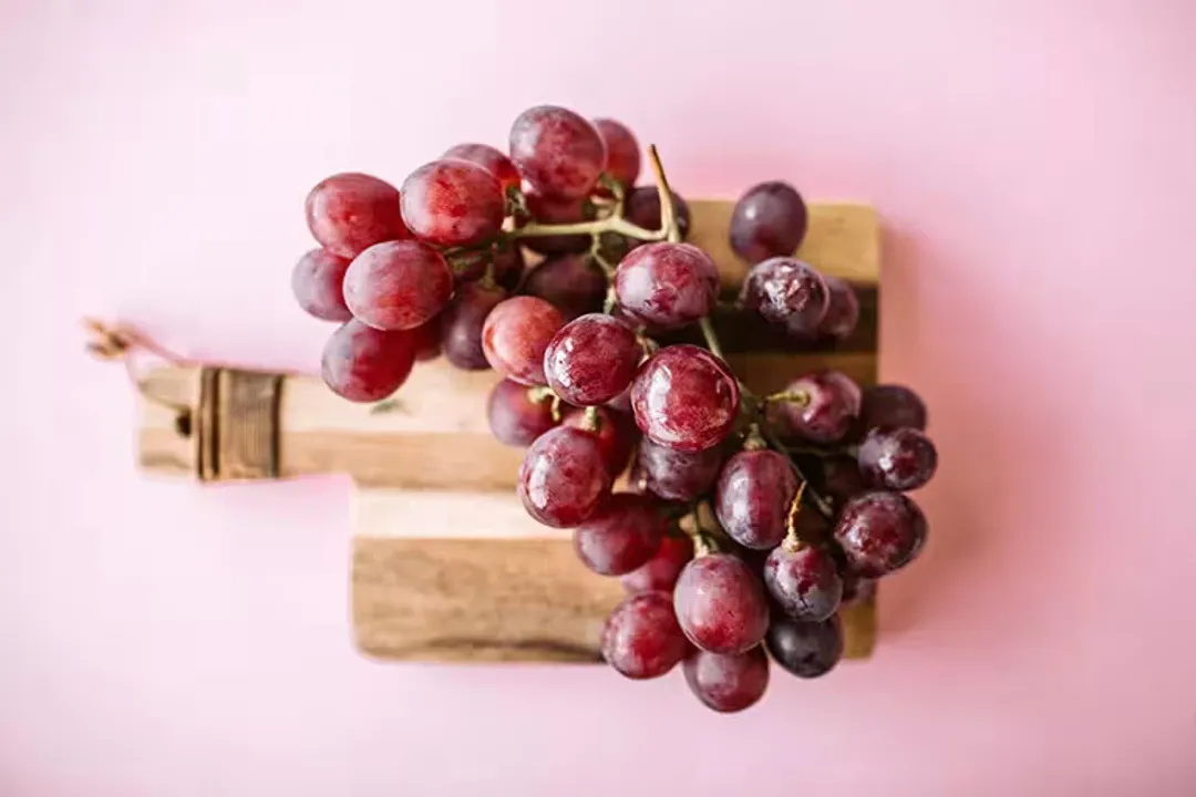 What are the benefits of eating grapes?, Digestive Health Regulation