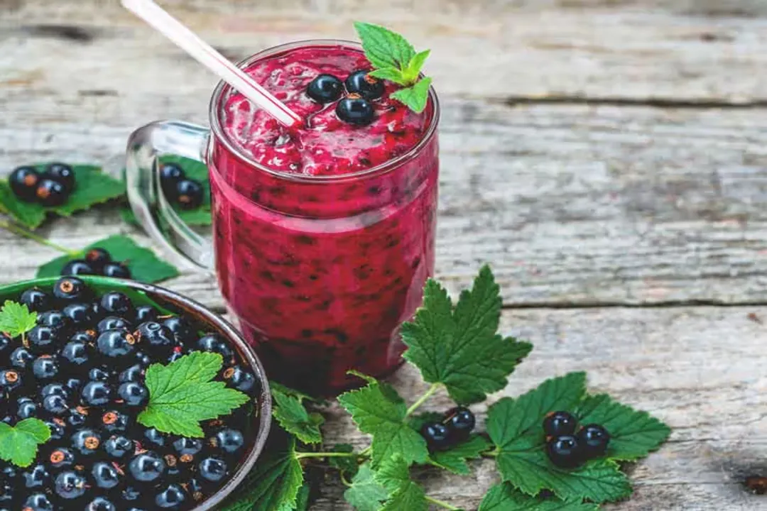 What does black currant do to the body?