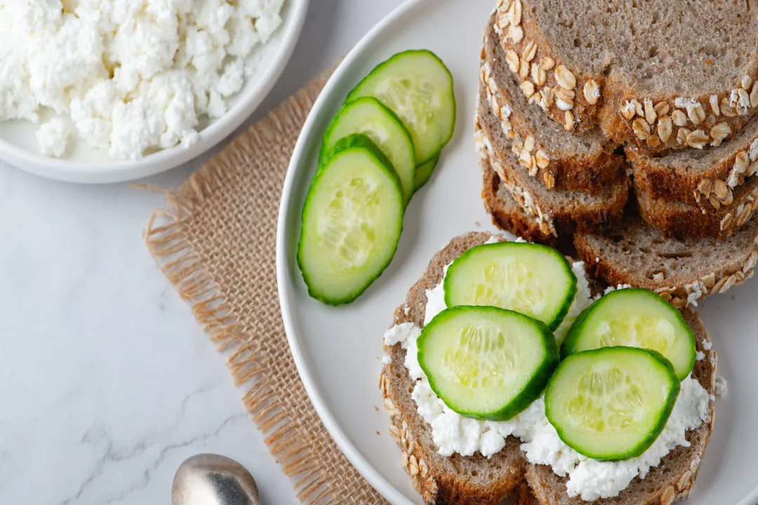 What happens if we eat cucumber daily?, Hydration and Weight