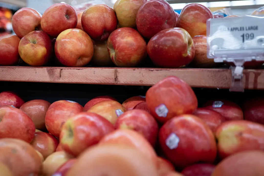What specialized protease enzyme does the kiwi possess that significantly aids in breaking down proteins?
