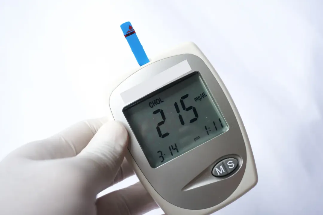 What are the benefits of drinking okra water?