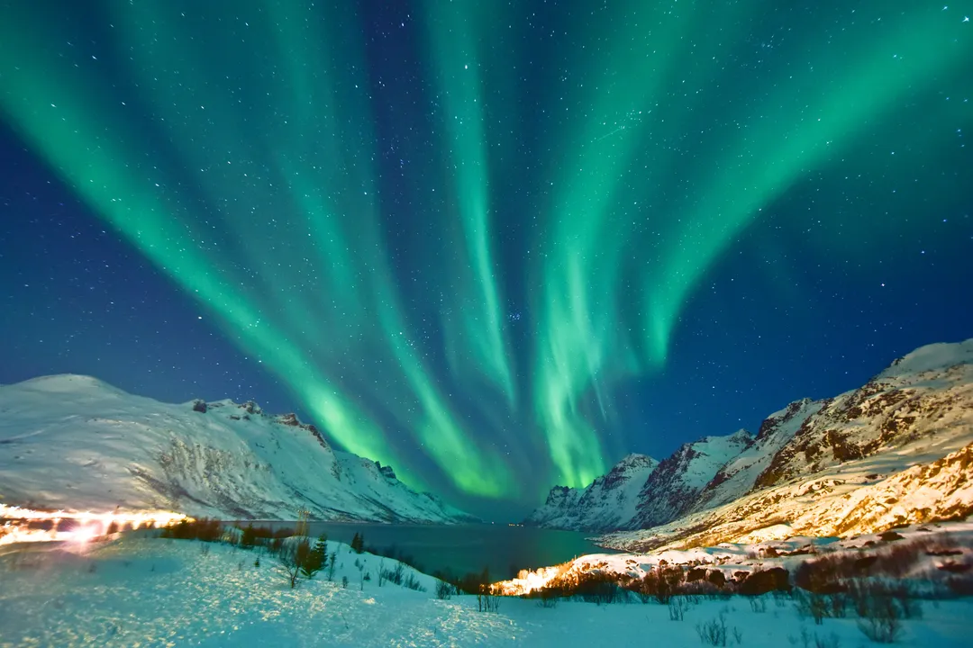Where are the auroras located?, Southern Hemisphere