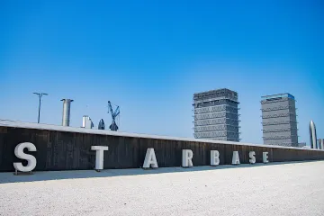 How is SpaceX beating NASA?