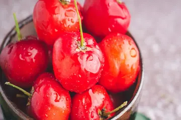 Does acerola have side effects?